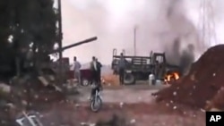 30일 정부군과 반군 사이의 유혈충돌이 계속되고 있는 시리아 알레포시.