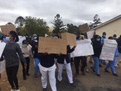 Abanye abatshengisele esibhedlela eUBH koBulawayo. (Bathabile Masuku)