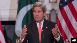 លោក​រដ្ឋ​មន្ត្រី​ការ​បរទេស​អាមេរិក John Kerry ថ្លែង​ក្នុង​ពេល​ជួប​ពិភាក្សា​គ្នា​ជាមួយ​រដ្ឋមន្ត្រី​ការ​បរទេស​ប៉ាគីស្ថាន Sartaj Aziz កាល​ពី​ថ្ងៃទី២៩ ខែកុម្ភៈ ឆ្នាំ២០១៦។