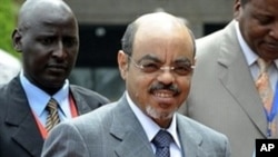 Ethiopian PM and Intergovernmental Authority on Development (IGAD) chairman Meles Zenawi, center (File Photo)
