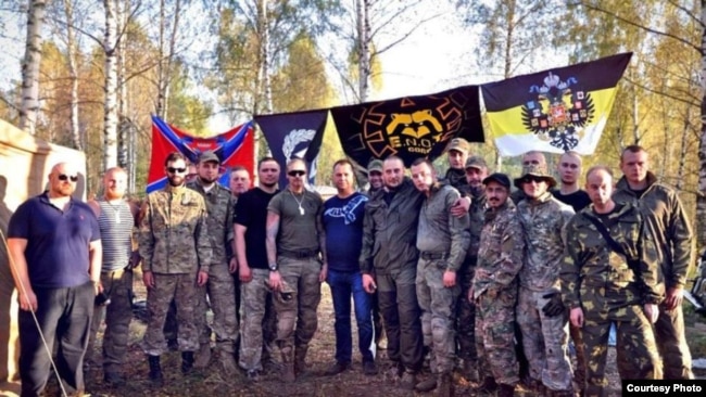 Igor Mangušev (treći sa lijeva na desno) u kampu za obuku djece sa Borodaijem, Telenkoviče, Milčakovom i drugim pripadnicima Saveza dobrovoljaca Donbasa i ENOT Corpa. Izvor: ENOT Corp