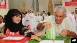 A Bahraini man votes in parliamentary elections, 23 Oct 2010