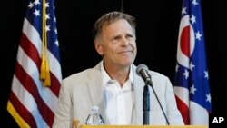 លោក Fred Warmbier ដែល​ជា​ឳពុក​របស់​លោក Otto Warmbier ថ្លែង​ក្នុង​សន្និសីទ​កាសែត​មួយ​ កាលពី​ថ្ងៃទី១៥ ខែមិថុនា ឆ្នាំ២០១៧។