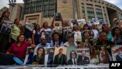 Apoiantes dos jornalistas presos manifestam-se em Istanbul