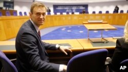 Russian opposition leader Alexei Navalny awaits his hearing at the European Court of Human Rights in Strasbourg, France, Nov.15, 2018. 