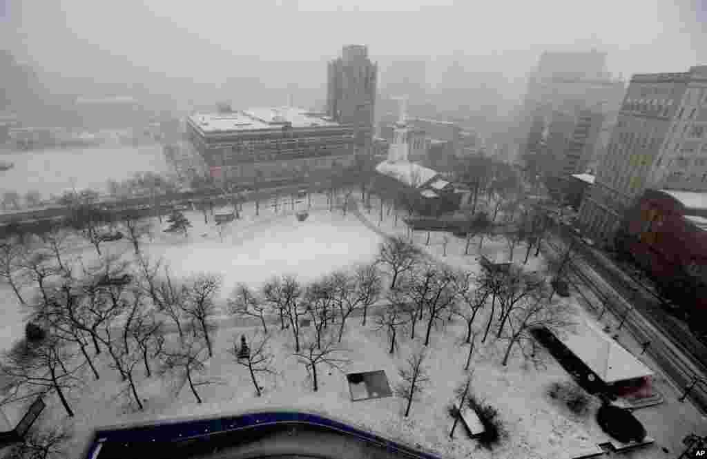 Snow falls over Military Park in downtown Newark, New Jersey, December 26, 2012.