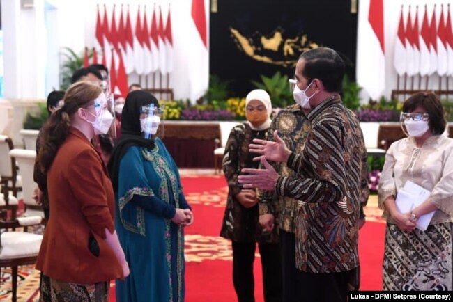 Presiden Joko Widodo memberikan pengarahan kepada penerima Kartu Prakerja Tahun 2020-2021 di Istana Negara, Jakarta, Rabu, 17 Maret 2021. (Foto: Lukas - BPMI Setpres)