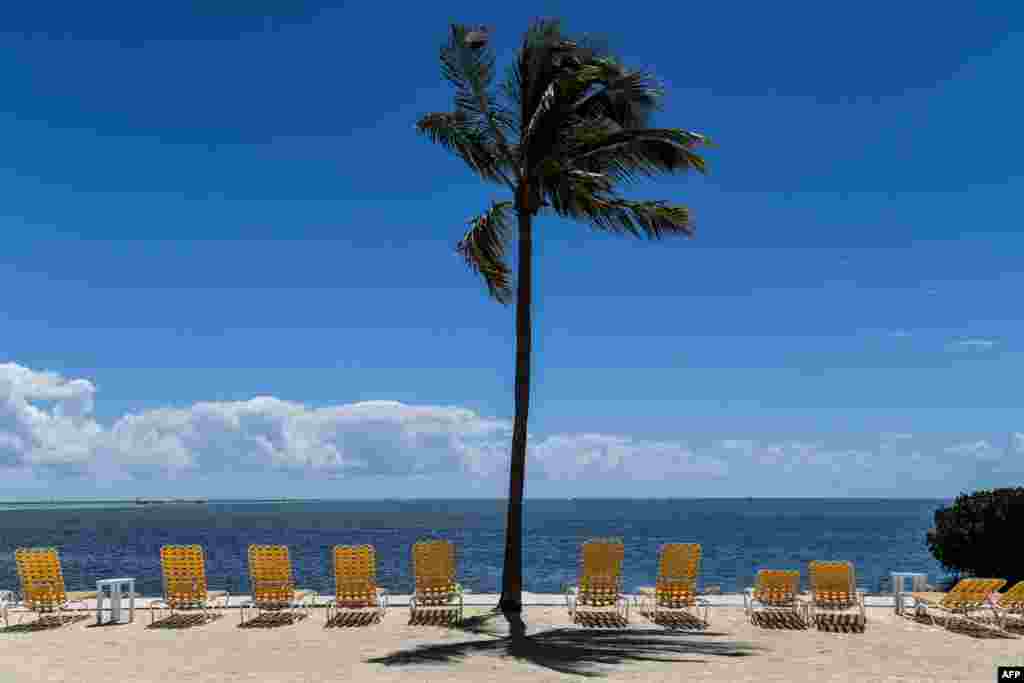 Празна плажа во Флорида Кис. Стравувањата од коронавирусот, но и мерките од тамошните власти, ги испразнија вообичаено популарните дестинации во најјужните делови од САД. &nbsp;