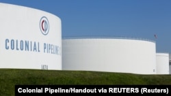 Tangki-tangki penyimpanan BBM di fasilitas milik perusahaan distribusi BBM, Colonial Pipeline, di Woodbridge, New Jersey. (Foto: Colonial Pipeline via Reuters)