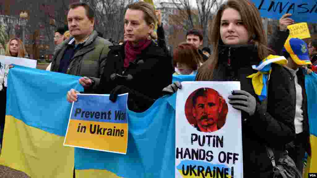 American Ukrainians protest near White House