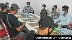 Sepuluh mantan warga binaan Lapas melaporkan kasusnya ke Ombudsman RI Kantor Perwakilan Yogyakarta, Senin (1/11). (Foto: Courtesy/Ombudsman DIY)