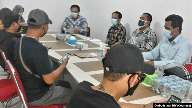 Sepuluh mantan warga binaan Lapas melaporkan kasusnya ke Ombudsman RI Kantor Perwakilan Yogyakarta, Senin (1/11). (Foto: Courtesy/Ombudsman DIY)