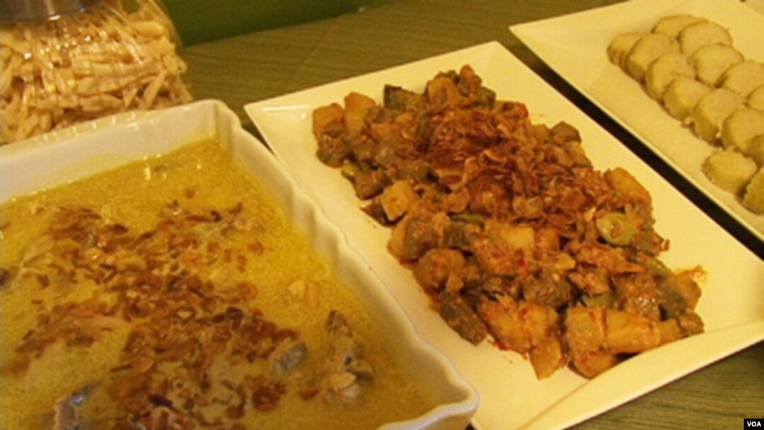 Lontong opor dan sambel goreng menjadi menu catering Artharini yang sering dipesan saat Idul Fitri.