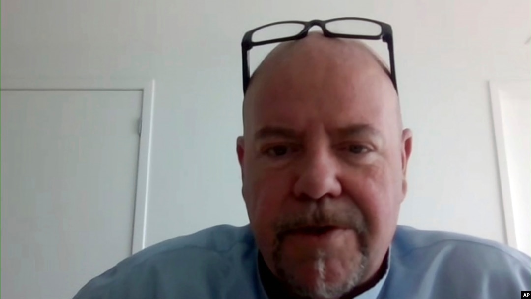En este fotograma, Steve Kramer habla durante una entrevista el lunes 26 de febrero de 2024 desde Miami.