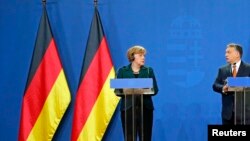 German Chancellor Angela Merkel and Hungarian Prime Minister Viktor Orban hold a joint news conference following their meeting in Budapest February 2,2015.