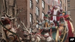 FILE - Santa Claus is seen along Central Park West during the Macy's Thanksgiving Day parade, Thursday, Nov. 28 2024, in New York. (AP Photo/Yuki Iwamura)