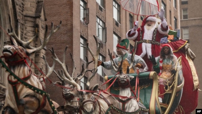 FILE - Santa Claus is seen along Central Park West during the Macy's Thanksgiving Day parade, Thursday, Nov. 28 2024, in New York. (AP Photo/Yuki Iwamura)