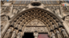 Entrada &#39;Le Portail du Cloitre&#39; (El Portal del Claustro) en la fachada norte de la catedral de Notre-Dame de París, antes de su ceremonia oficial de reapertura.