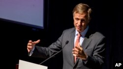 Gubernur Tennessee Bill Haslam saat memberikan sambutan di Nashville, Tennessee, 25 Maret 2014 (Foto: dok). 