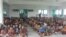 Siswa-siswi SD Pembangunan Jaya 2 Sidoarjo sedang mengikuti kegiatan di aula sekolah. (VOA/ Petrus)