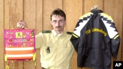 Öldürülen Peggy isimli kıza ait eşyalar