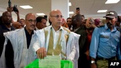 FILE - Mohamed Ould Ghazouani (C) casts his ballot at a polling station on June 22, 2019 in Nouakchott. 