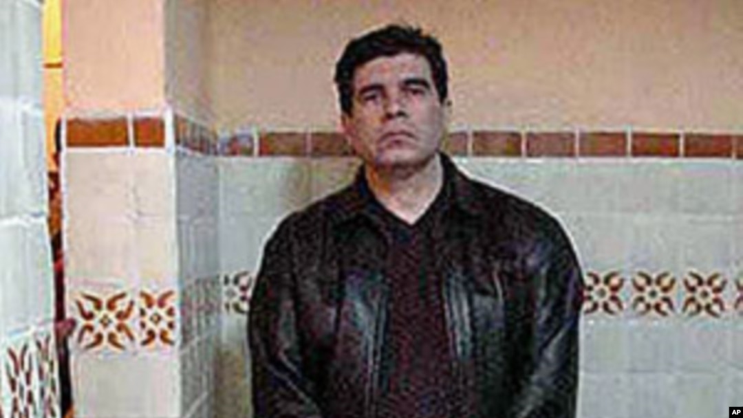 Drug trafficker Benjamin Arellano Felix is shown the day of his arrest inside of his house in Puebla, Mexico, March 9, 2002 (file photo)