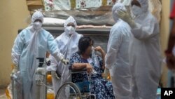 Health workers attend to a patient at the Jumbo COVID-19 hospital in Mumbai, India, April 22, 2021. 