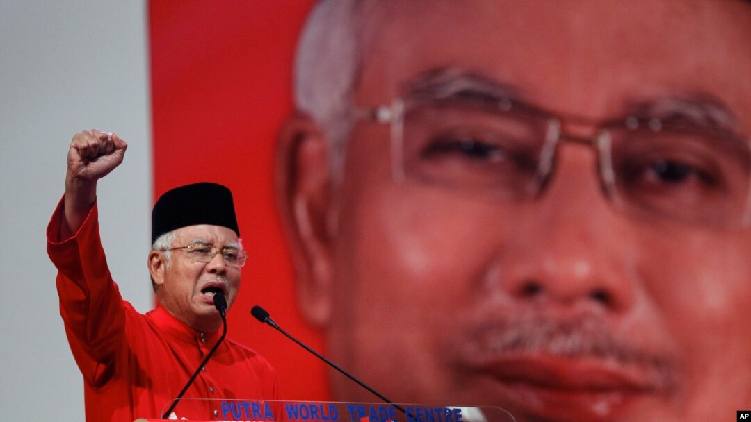 Perdana Menteri Malaysia Najib Razak berpidato dalam upacara perayaan ulang tahun partai penguasa UMNO di Kuala Lumpur. (Foto: Dok)