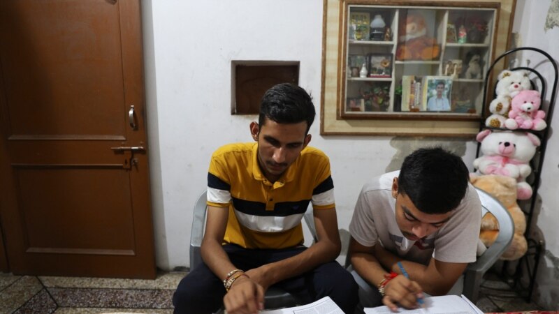 Indian Students ‘Rush’ to Attend Colleges in Other Countries