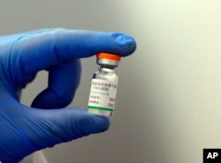 Vial vaksin untuk COVID-19 produksi perusahaan farmasi China, Sinopharm, 19 Januari 2021.