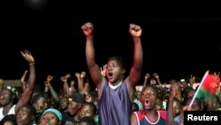 Des partisans de Roch Marc Kaboré à Ouagadougou, le 1er décembre 2015. (REUTERS/Joe Penney)