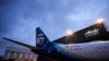 ARCHIVO - Un avión Boeing 737 Max 9 de Alaska Airlines espera ser inspeccionado en el hangar de la aerolínea en el Aeropuerto Internacional Seattle-Tacoma, el miércoles 10 de enero de 2024, en SeaTac, Washington.