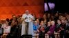 El papa Francisco dijo que las familias son una "fábrica de esperanza" luego de escuchar historias de personas provenientes de diversas partes del mundo.