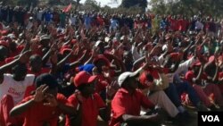 Abantu abangene umhlangano weMDC-T ngeSonto.