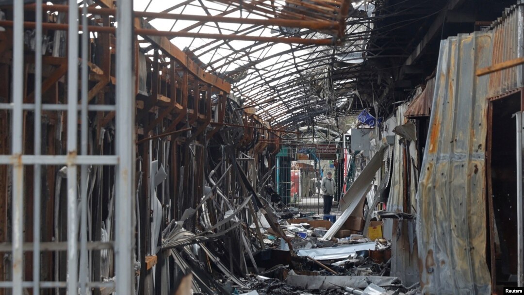 Razrušene zgrade u ukrajinskom gradu Severodonjecku, 16. april 2022. (Foto: REUTERS/Serhii Nuzhnenko)