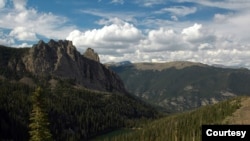Subalpine forests in Rocky Mountain National Park, Colorado, similar to those that burned in 2020. Lake sediment records provide fire history spanning several thousand years. Such records were used to evaluate the 2020 fire season. (Philip Higuera)