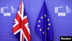 2020년 12월 9일 보리스 존슨 영국 총리와 우르줄라 폰데어라이엔 EU 집행위원장이 나올 기자회견장에 걸린 영국과 EU 국기