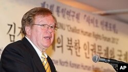 14일 통일연구원 북한인권연구센터 주최로 열린 포럼에서 기조연설하는 로버트 킹 북한 인권특사.