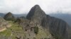 ARCHIVO - El sitio arqueológico de Machu Picchu está desprovisto de turistas mientras está cerrado en medio de la pandemia de COVID-19, en el departamento de Cusco, Perú, el 27 de octubre de 2020.