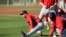 El lanzador relevista Junichi Tazawa se estira durante una práctica en Fort Myers, Florida.