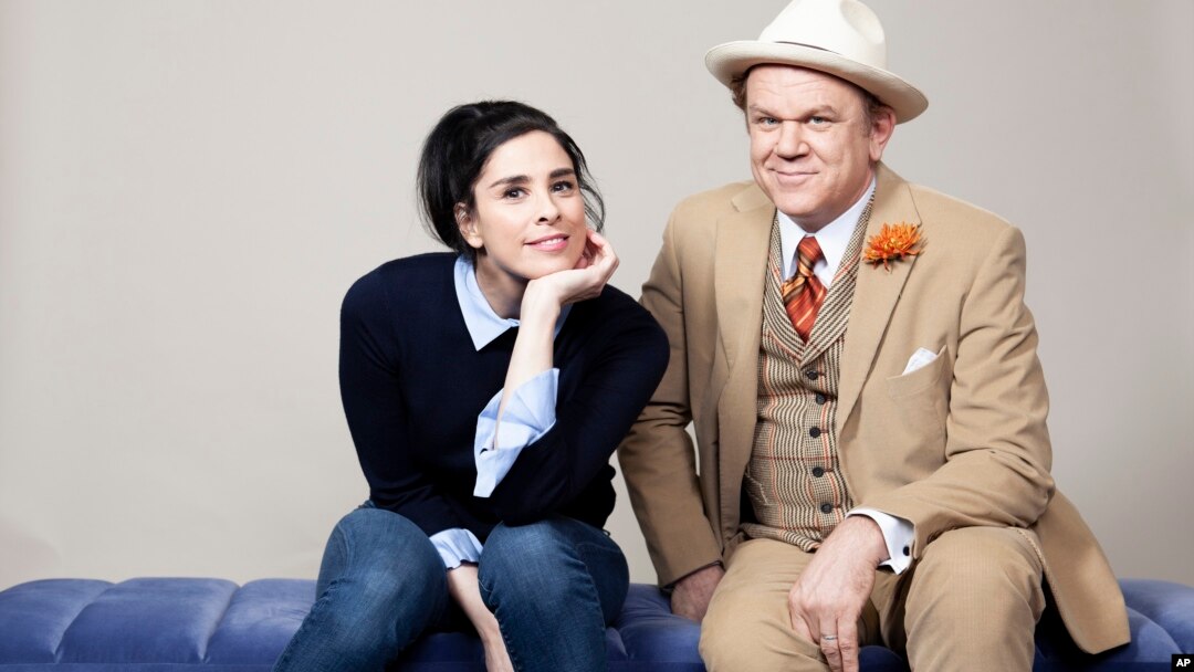 Sarah Silverman (kiri) dan John C. Reilly dalam acara di Beverly Hills, California untuk mempromosikan film mereka "Ralph Breaks the Internet." 