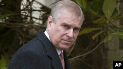 Pangeran Andrew dari Inggris dituduh berhubungan seks dengan gadis di bawah umur. 