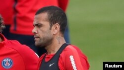 Dani Alves lors d’une séance d’entraînement à Saint-Germain-en-Laye, près de Paris, France, 11 août 2017.