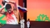 Знаменосец сборной России по боксу несет национальный флаг своей страны во время церемонии открытия чемпионата мира по боксу среди женщин на стадионе имени Индиры Ганди в Нью-Дели, Индия, 15 марта 2023 года.