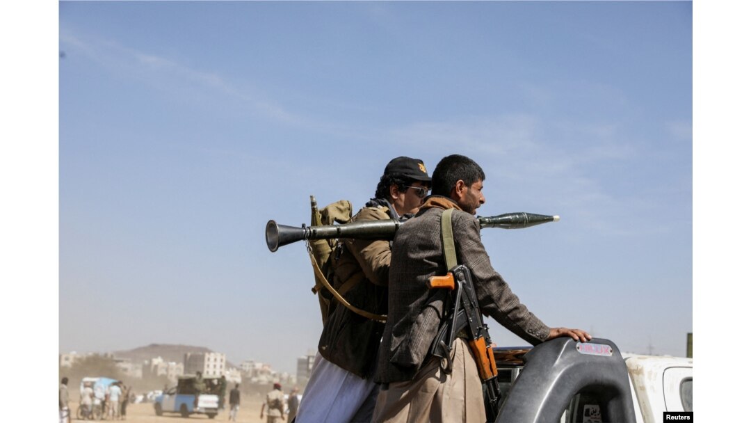 Pengikut kelompok Houthi di Sanaa, Yaman, 29 Januari 2024. (Foto: Reuters)