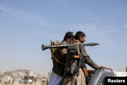 Pengikut kelompok Houthi di Sanaa, Yaman, 29 Januari 2024. (Foto: Reuters)