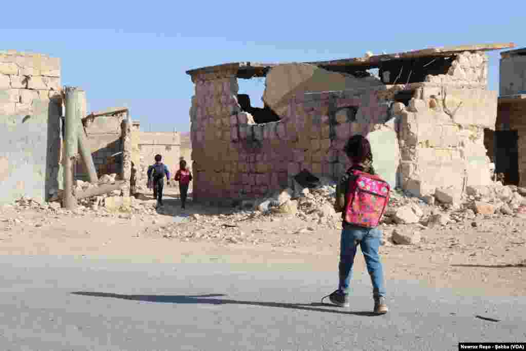 Zarok&#234;n Efr&#238;n&#234; &#219; Zehmetiy&#234;n &#199;&#251;na Dibistan&#234;