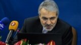 محمدباقر نوبخت سخنگوی دولت ایران در مورد استخدام&zwnj;های سال آینده گفت: سال آینده، ۳۴ هزار و ۵۰۰ نفر از فارغ&zwnj;التحصیلان دانشگاهی در دولت استخدام خواهند شد.<br />
البته توجه کنید که فعلا دولت لایحه بودجه را ارایه داده و مجلس و شورای نگهبان باید نظر نهایی در این مورد را بدهد.<br />
عکس: روح&zwnj;اله وحدتی، ایسنا