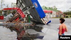Benzinska pumpa u gradu Peri na Floridi uništena u uraganu Idalia, 30. avgusta 2023. (Foto: Rojters/Cheney Orr)